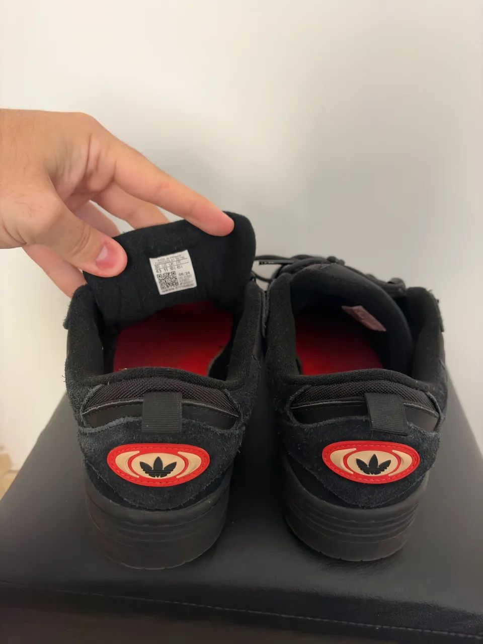 Tenis adi2000 black red preto vermelho 43 - Foto 2