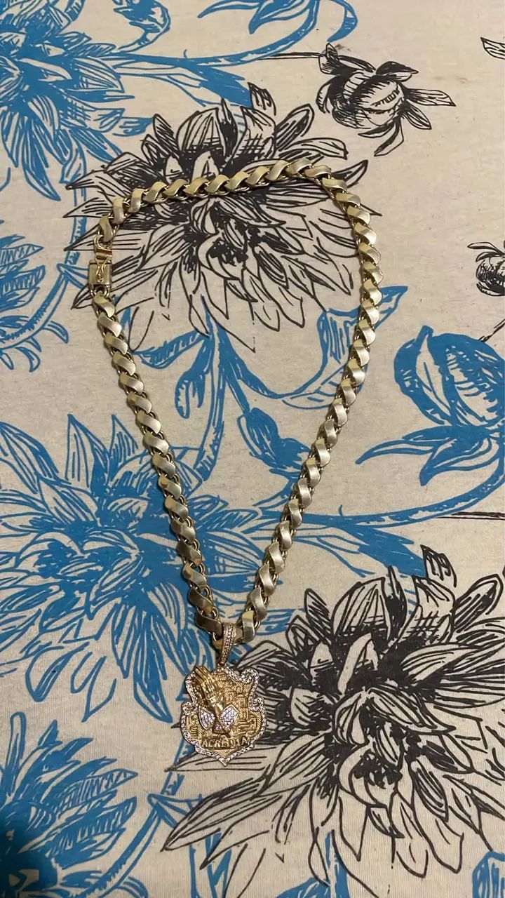 Cordão de moeda antiga banhada a ouro 