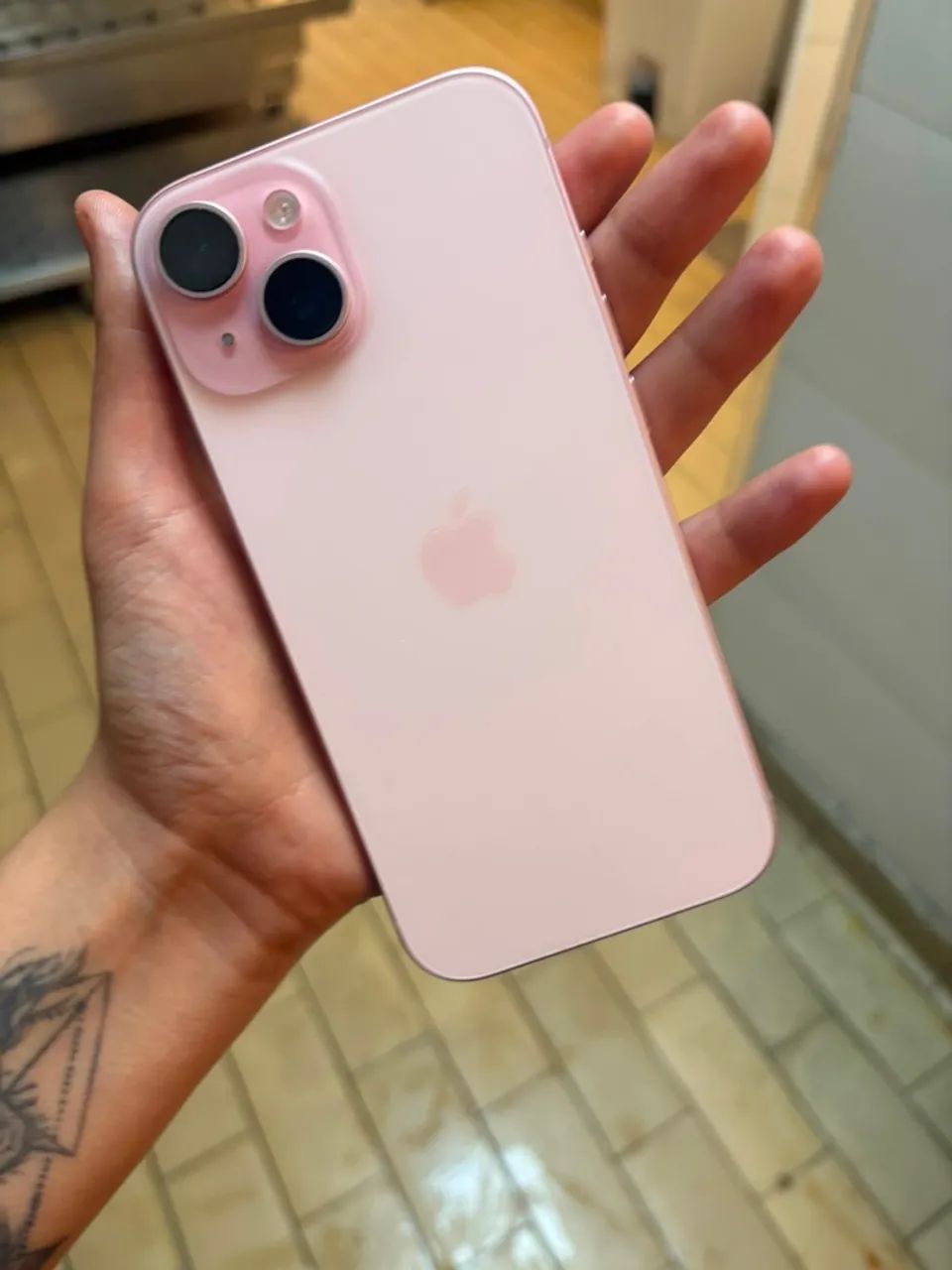 iPhone 15 rose