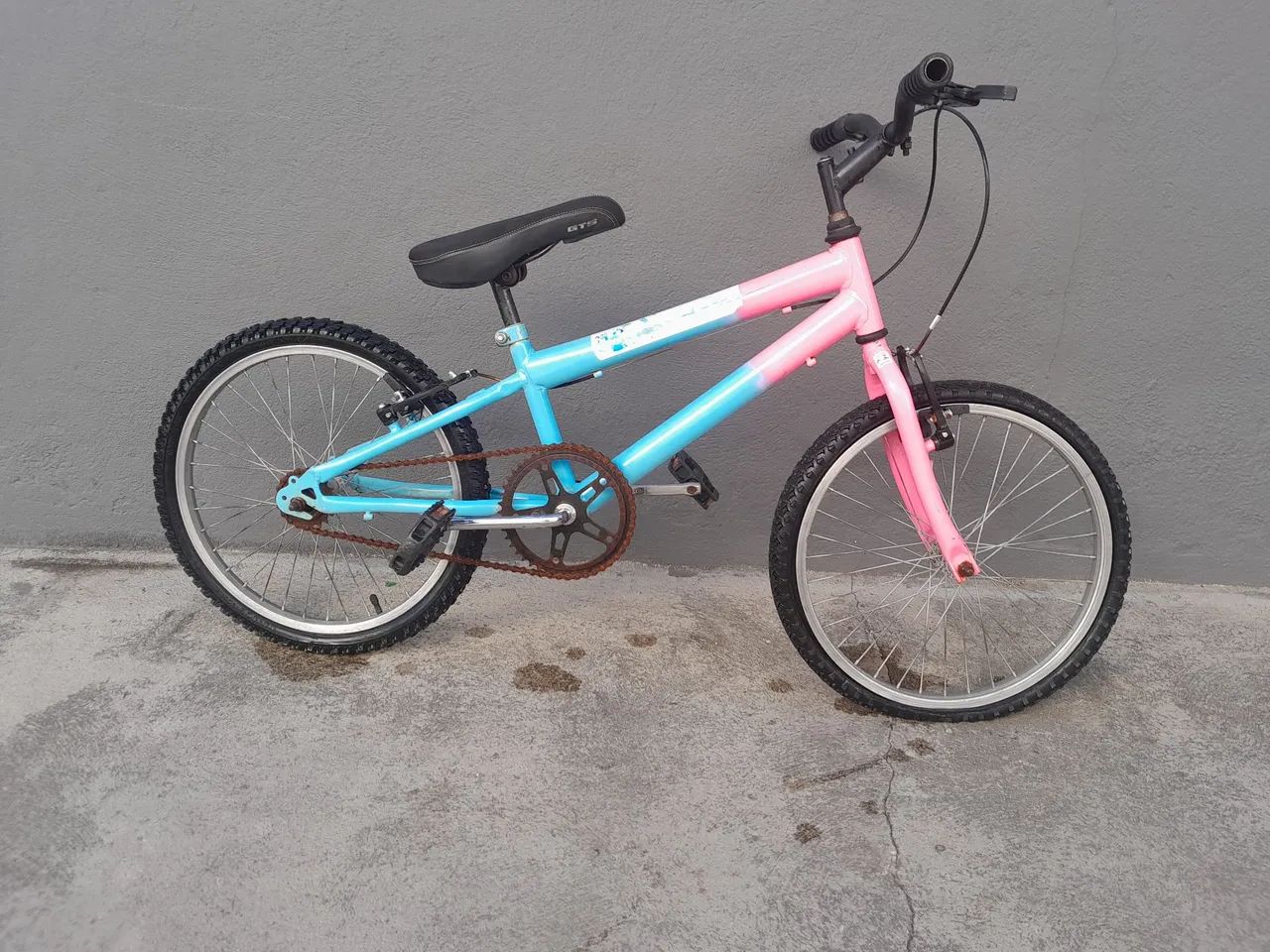 Bicicleta aro 20 semi nova 