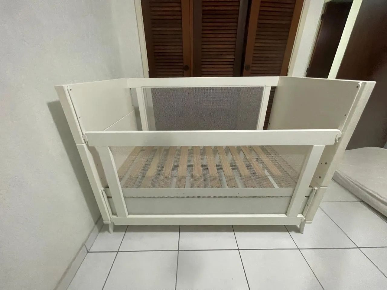 Berço de bebê em ótimo estado com colchao, ideal para o quarto do seu bebê - Foto 3