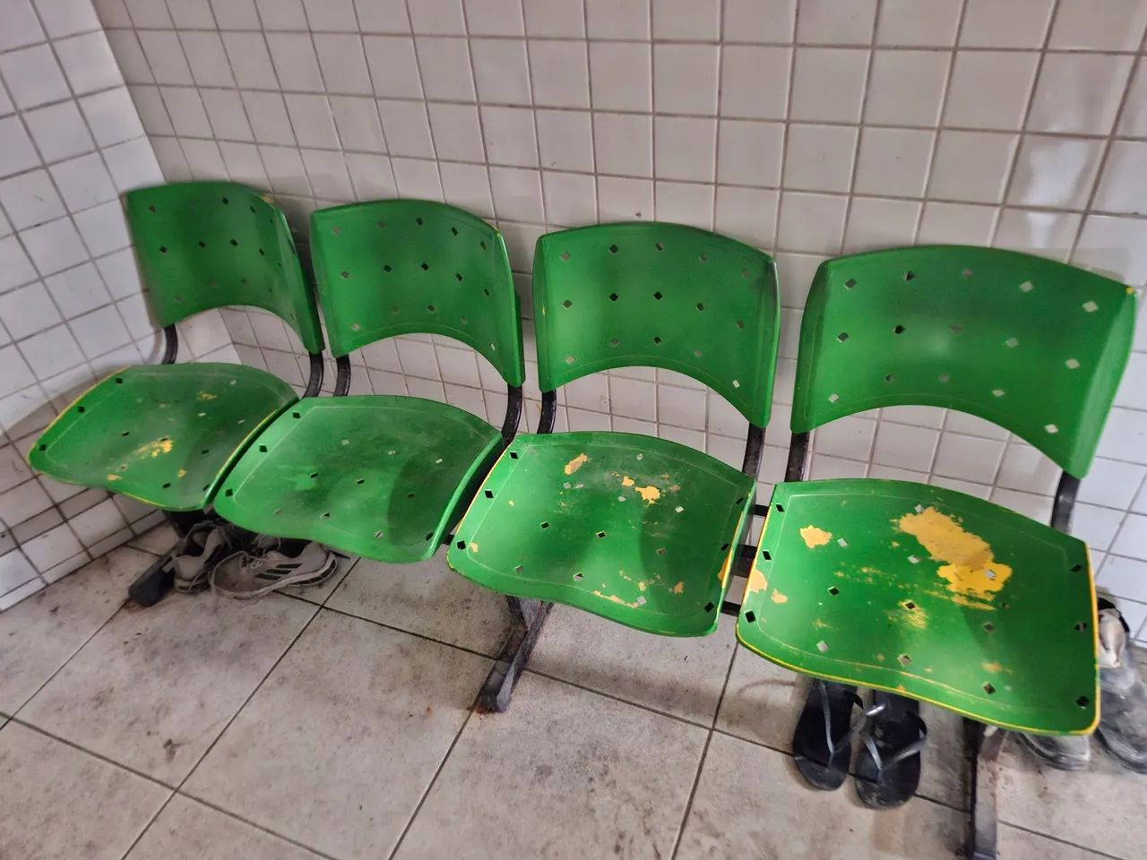 Vendo conjunto de cadeiras. 