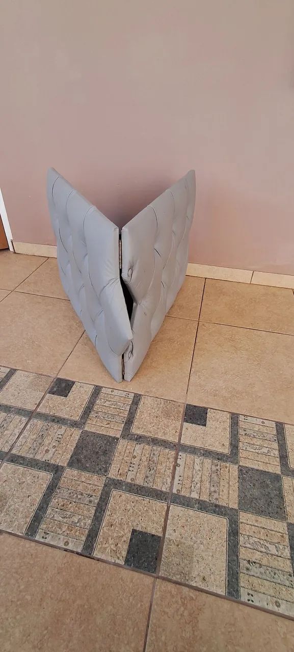 Cabeceira almofadada para cama de 1,38 casal cor cinza! - Foto 2