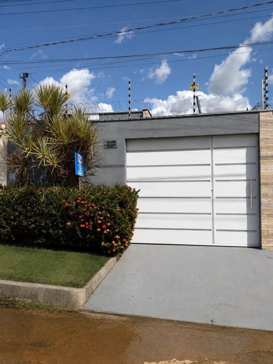 Vende-se casa no bairro parque dos Carajás 