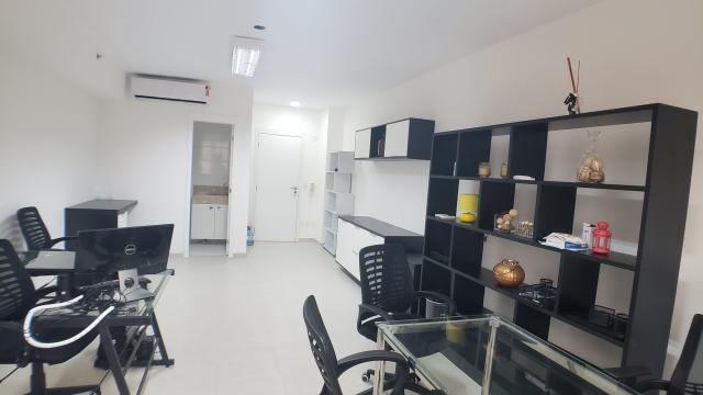 R. Sala Comercial no Pátio Jardins // Projetados e Ar Condicionado