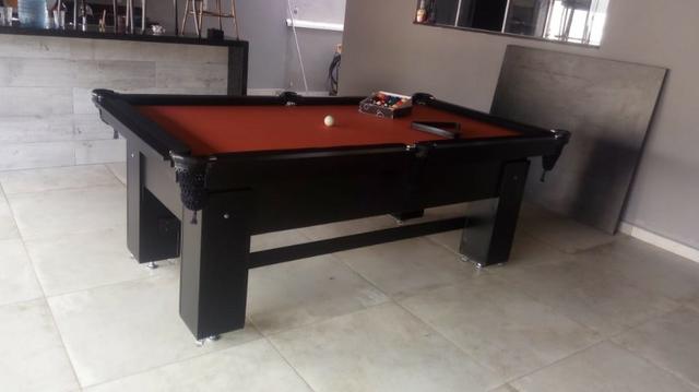 Mesa Quatro Pés laterais Cor Preta Tecido Laranja e Borda Preta Mod. NJKZ1164