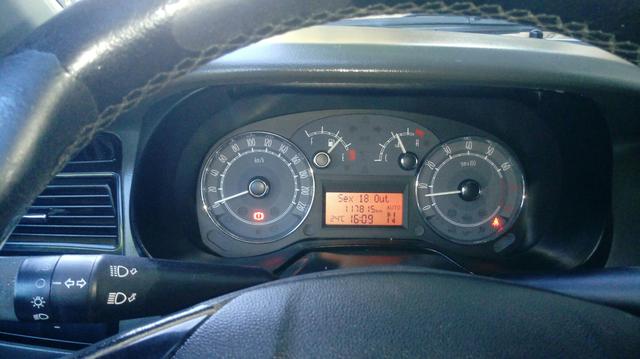 VENDO Fiat Linea Absolute 1.9 2009 - Foto 4