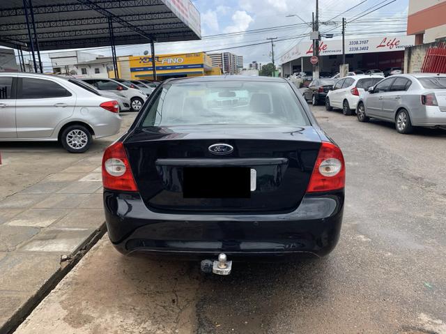 Focus GLX sedam 1.6 completo 4 pneus novos - Foto 3