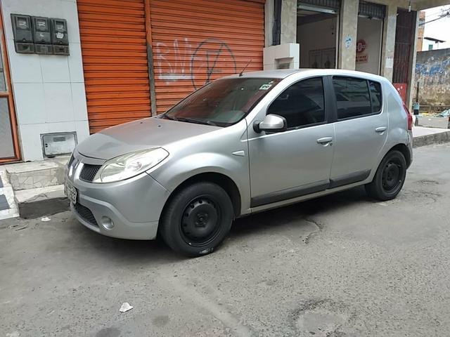 Sandero 1.6 8v completo com gnv ipva2019 pago - Foto 3