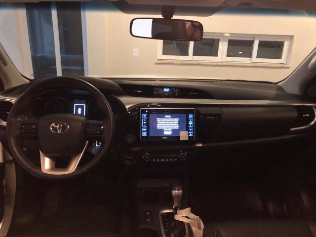 Toyota Hilux SRV 4x4, diesel, automática, 17/17, branca - Foto 8