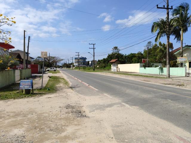 Sobrado em Itapoá, com 2 apartamentos, região nobre comércio e residencial - Foto 14