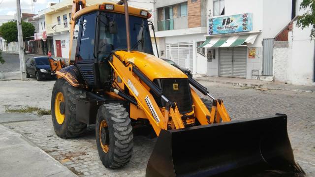 Retroescavadeira jcb