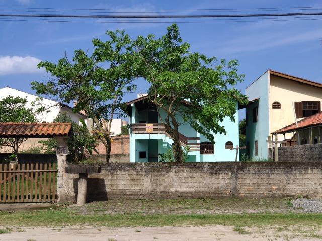 Sobrado em Itapoá, com 2 apartamentos, região nobre comércio e residencial - Foto 8