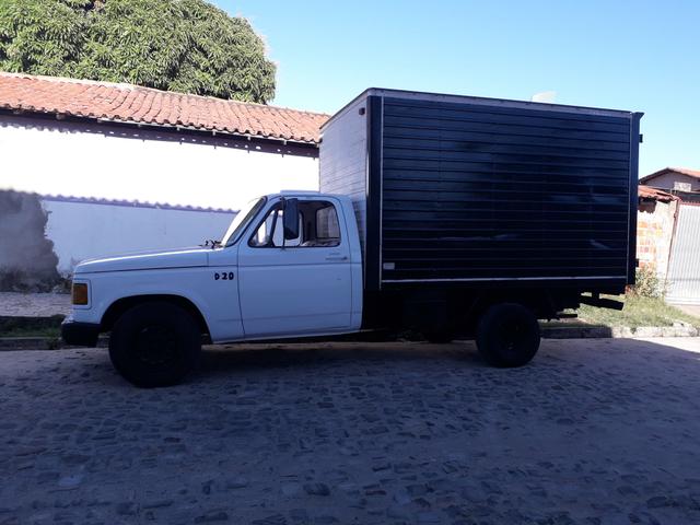 Vendo esse carro d20 .bau .emplacada ano 86 - Foto 4