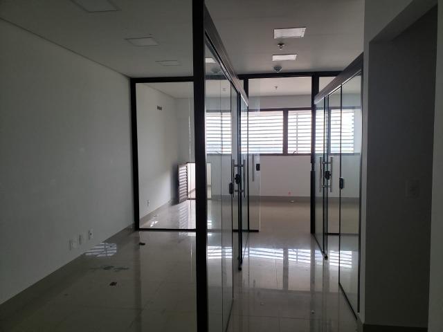 Sala Comercial Sb Tower com divisórias e Split