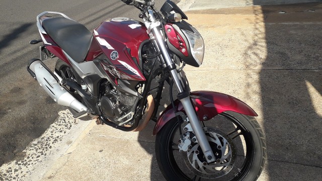 MOTO YAMAHA FAZER