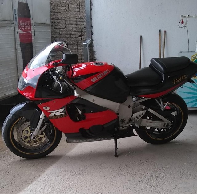 SUZUKI GSXR 750