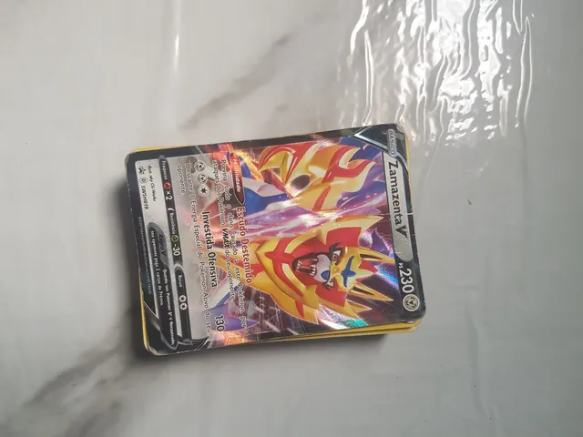 Original Carta Pokemon Lendaria ultra rara Zamazenta V em Promoção