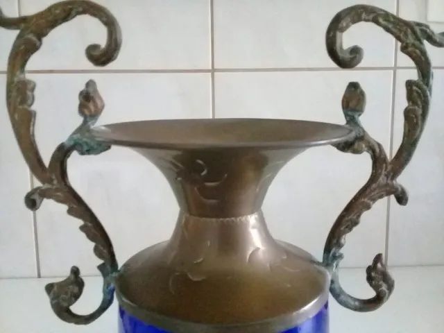 Ânfora de bronze e vidro. - Foto 2