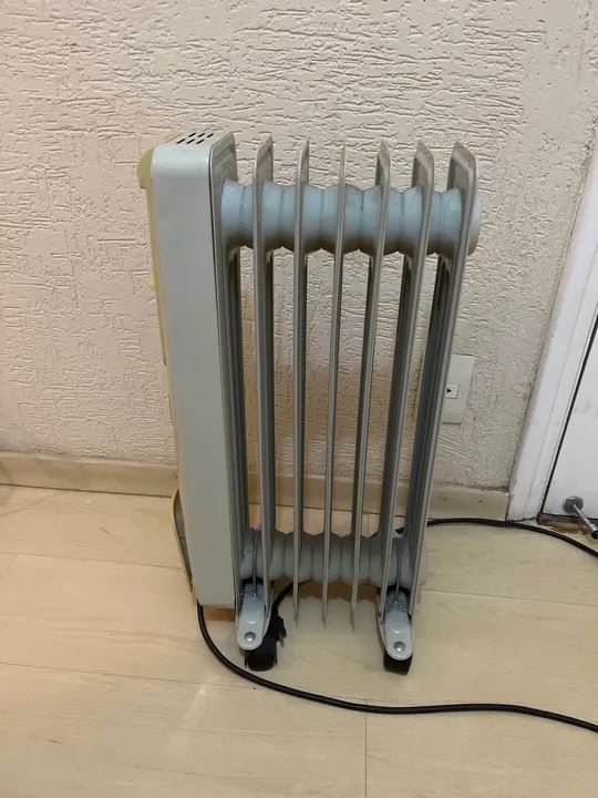 Aquecedor elétrico Britânia AB1500 com óleo  - Foto 3