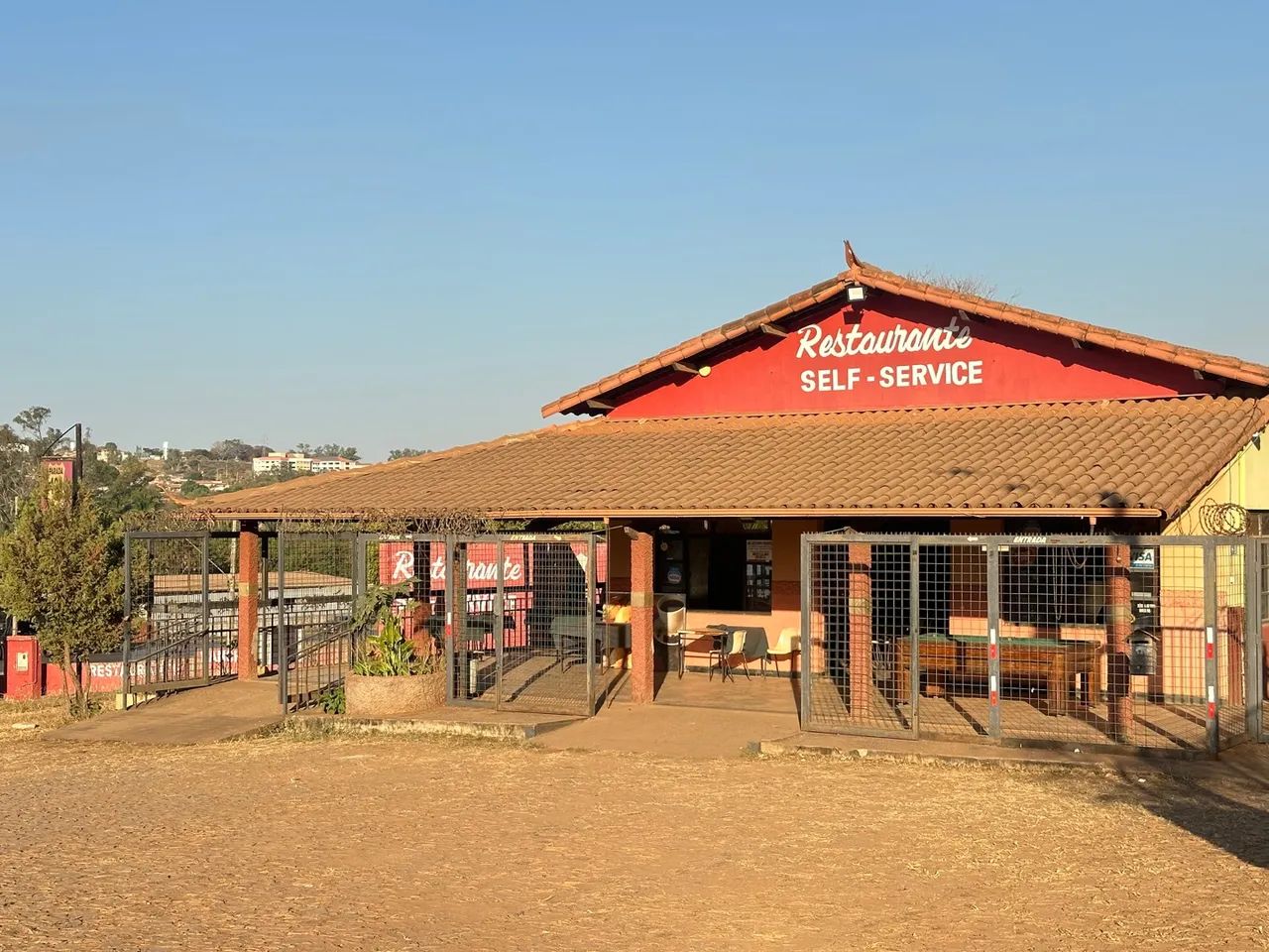 Vendo Restaurante em funcionamento no final da Equador