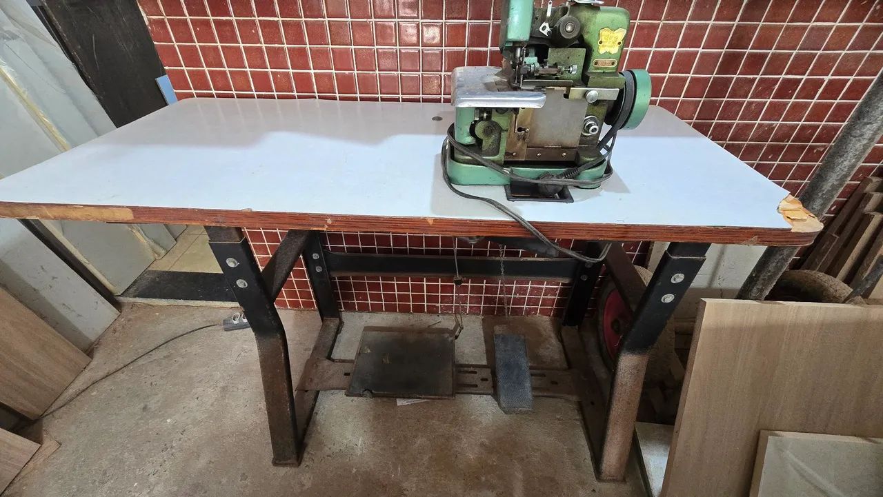 Maquina de overlock - Foto 3