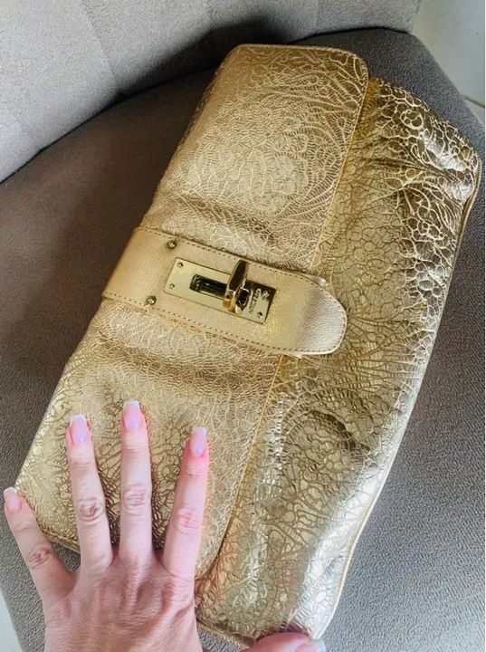 AREZZO Bolsa de mão dourada para festas  - Foto 2