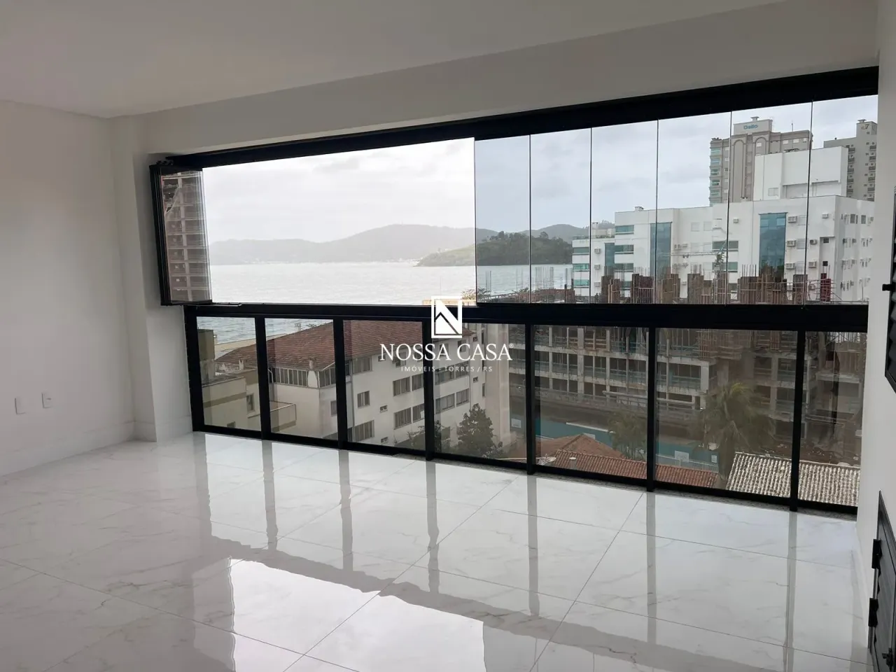 Apartamento com 3 quartos, sendo 3 suites e 2 vagas em Perequê - Porto Belo/SC