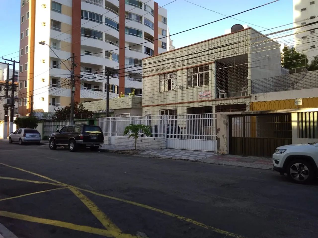 Casa para venda possui 220 metros quadrados - Fátima - Fortaleza - CE