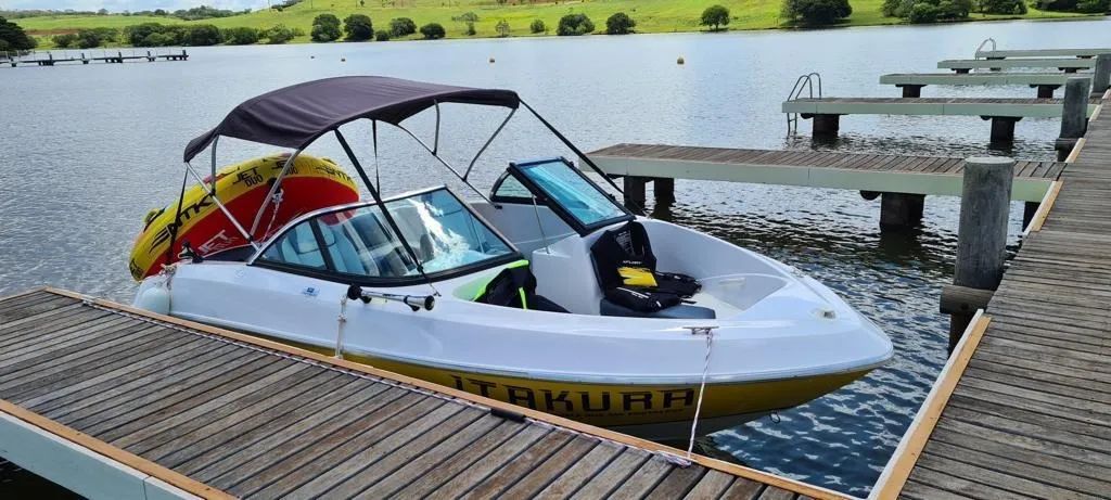 Lancha Ventura 180 vende, troca, parcela