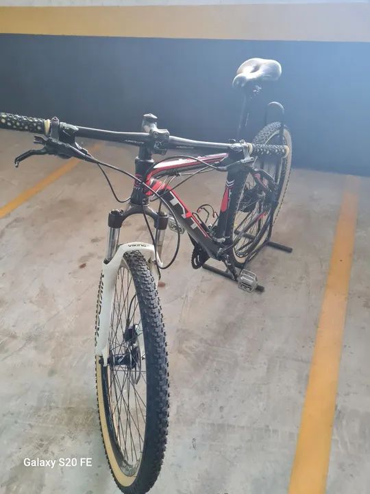 Bicicleta aro 29 em ótimo estado - Foto 5