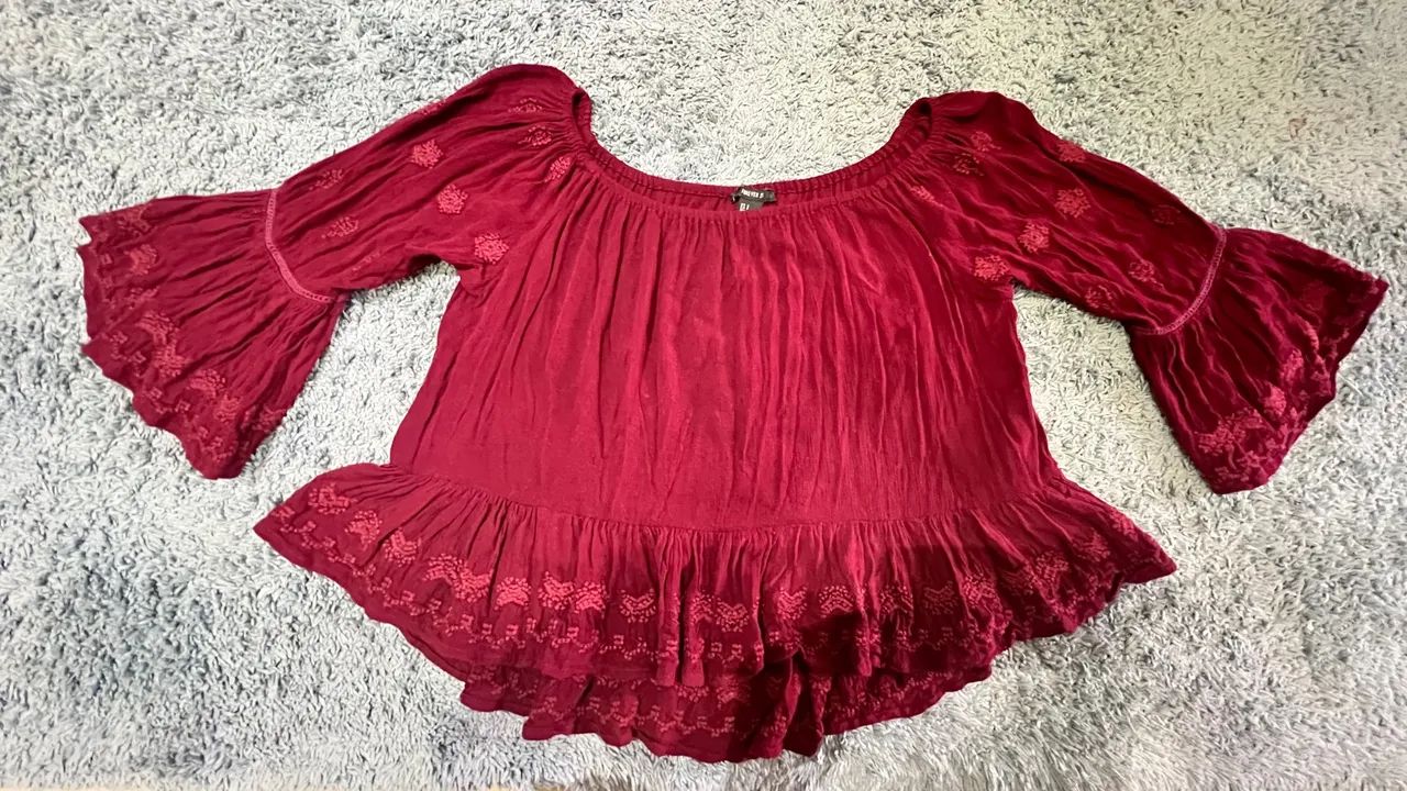 Bata curta ciganinha bordo forever 21