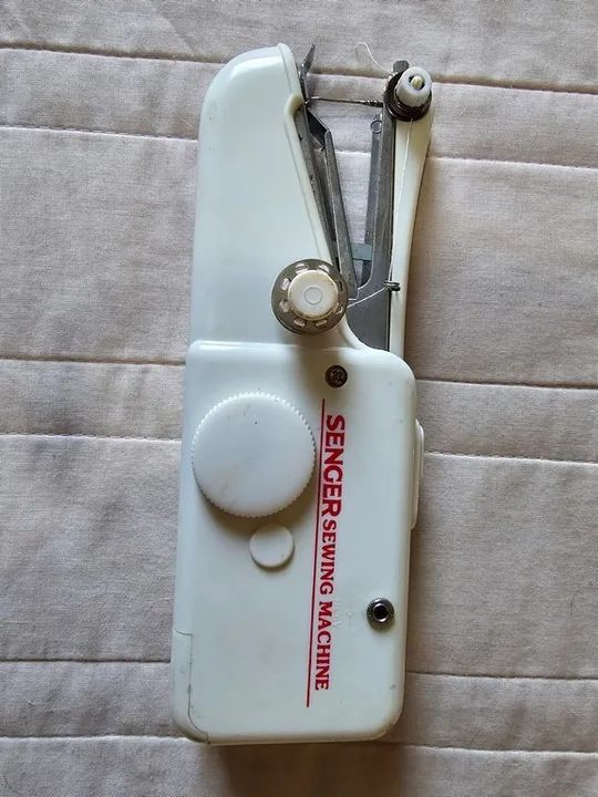 Máquina de costura à mão Senger - leia o anúncio