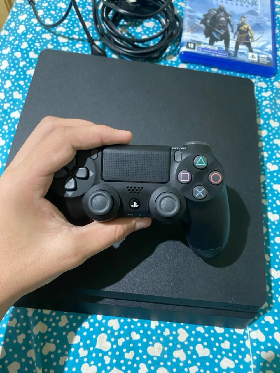 PS4 semi novo Acompanha 6 jogos