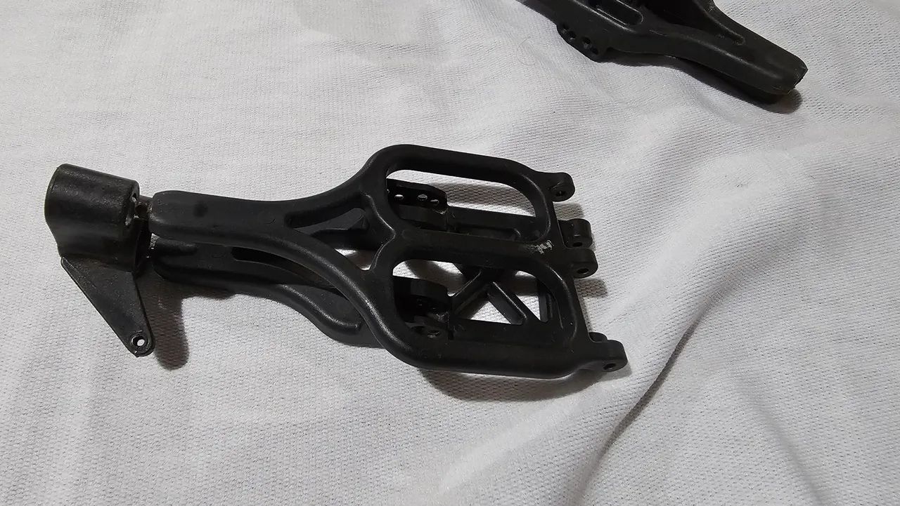 Rc Automodelo Traxxas Tmaxx bandejas + Hubb  - Foto 2