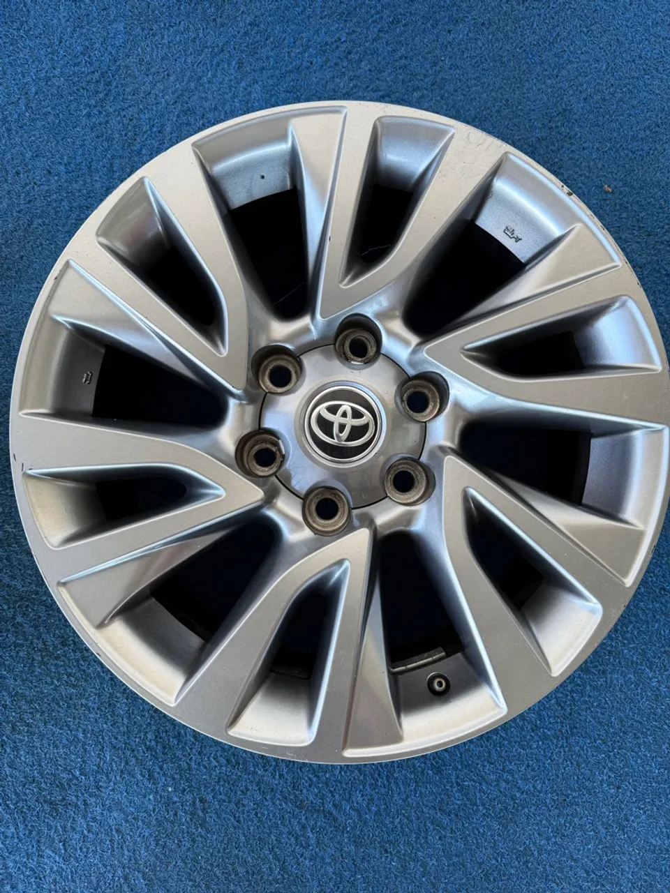 Estepe original Hilux SW4 SRX 2022 ( aro + pneu )
