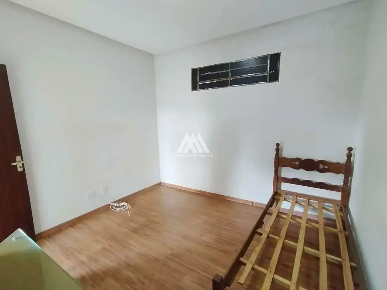 Alugo casa em Itaúna em bairro com excelente localização! - Foto 2