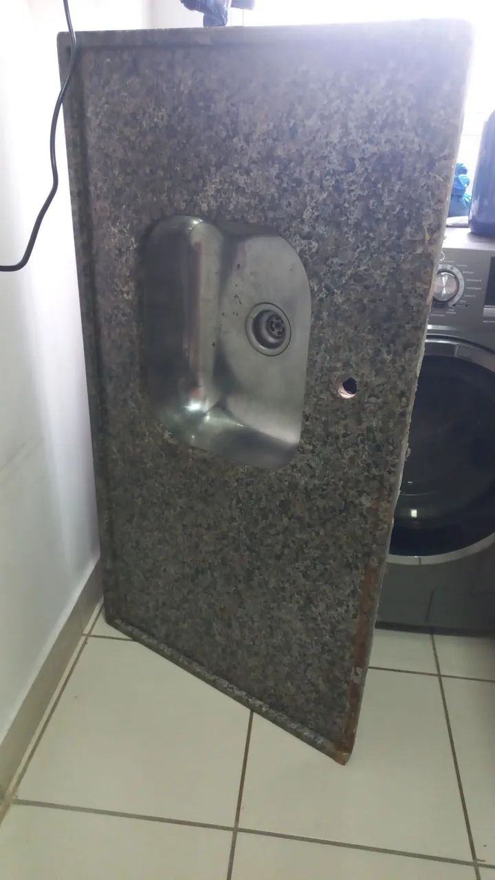 BANCADA COM PIA E RODA BANCADA