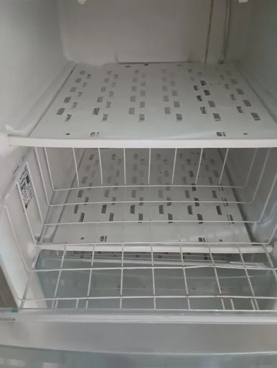 Freezer Vertical Electrolux FE18 145 Litros - Foto 6