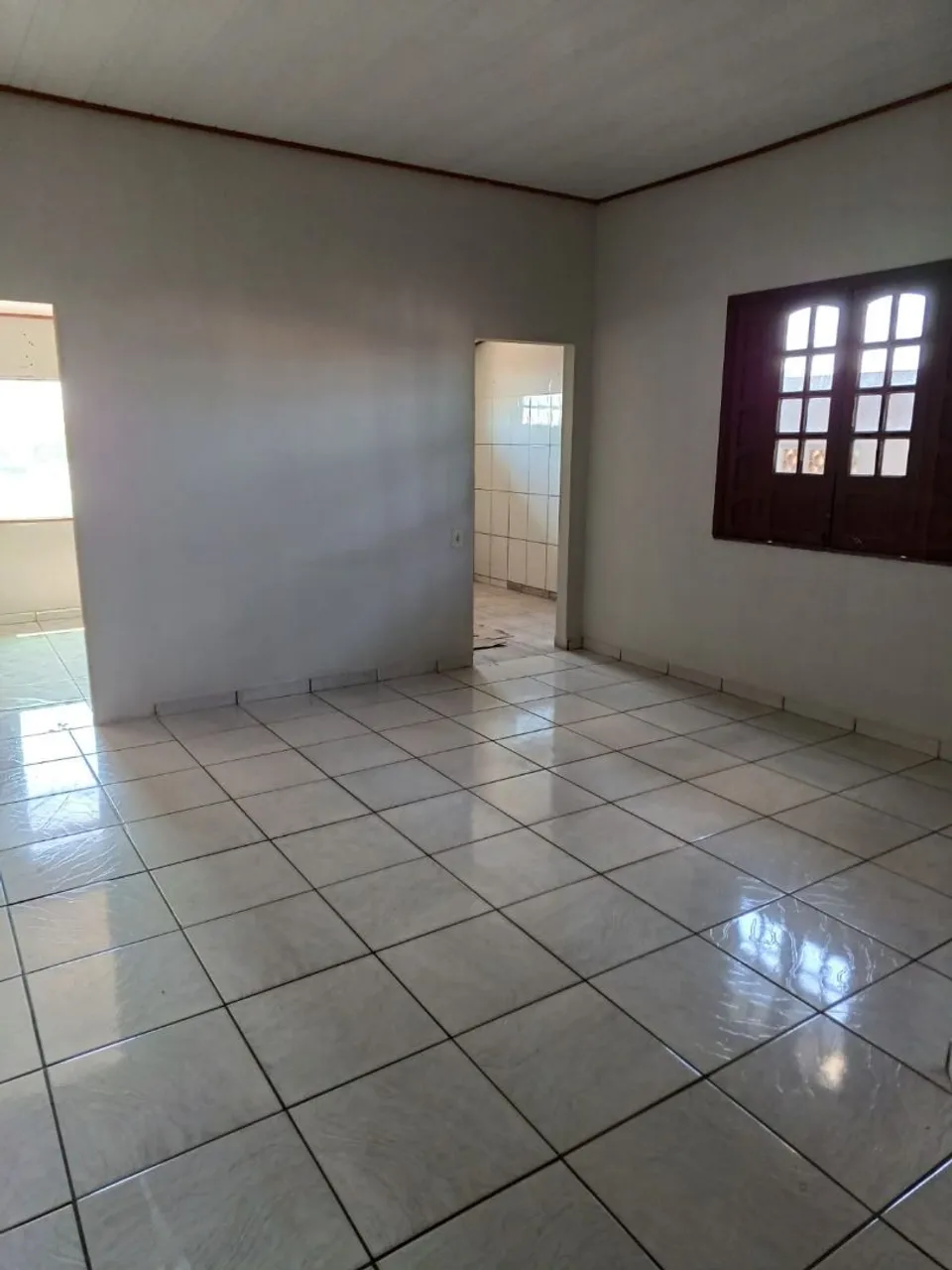 Aluga-se apartamento
