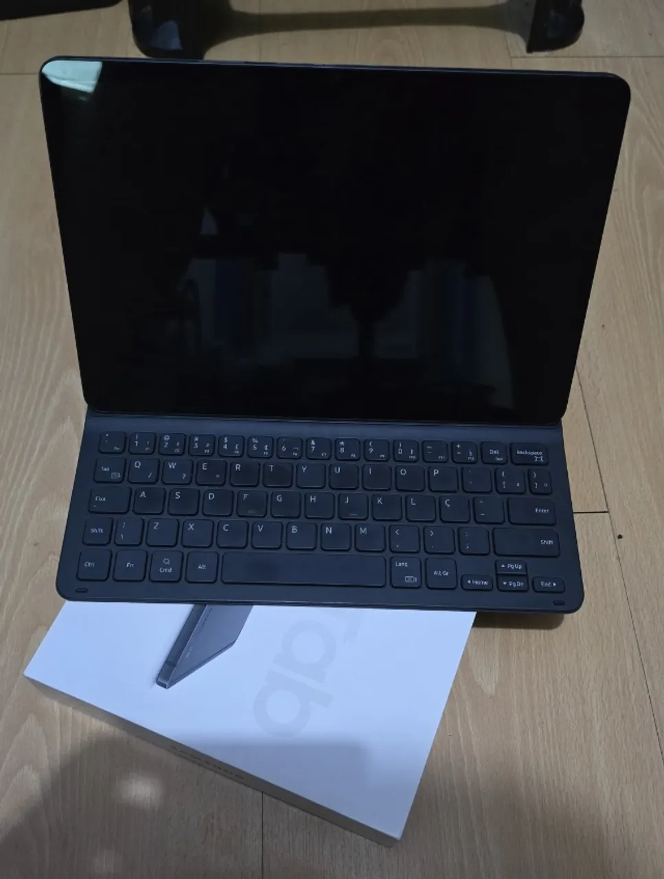 Galaxy Tab S8 usado em excelente estado (caixa original + capa teclado de brinde!)
