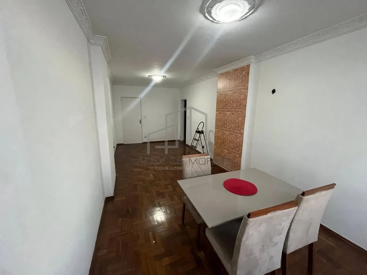 Excelente apartamento 3 quartos, 2 banheiros, muito arejado e bem localizado, 145m2