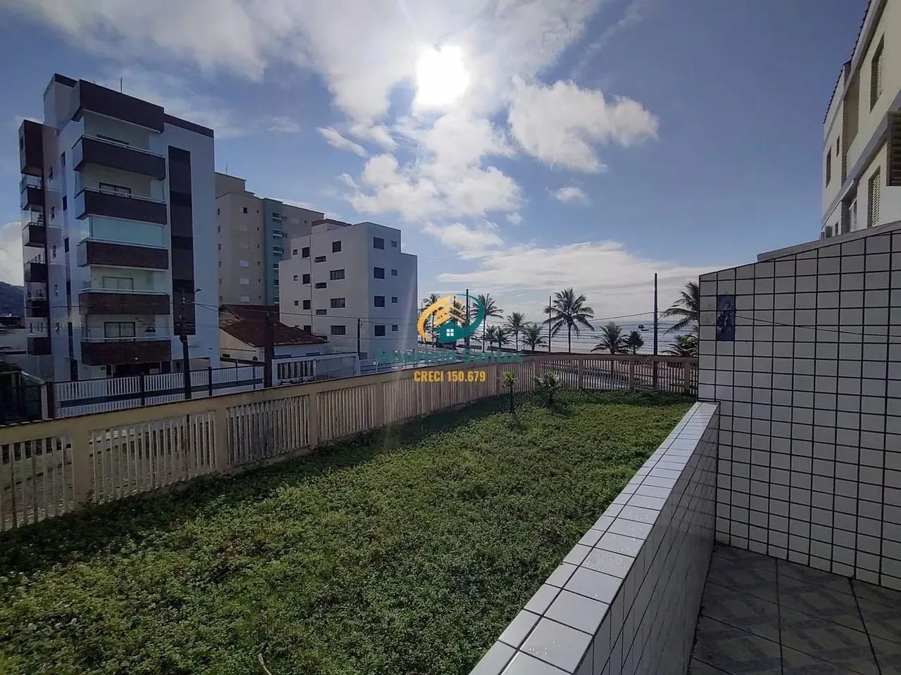 Apartamento Kitnet em Mongaguá, bairro Vila Anhanguera, sacada com vista para o mar, garag