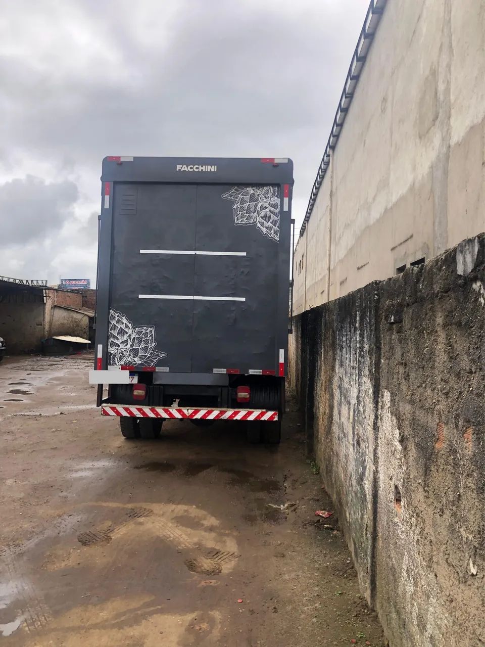 VW Delivery 9-150, 2011 no chassi, também vendo com o baú. - Foto 2