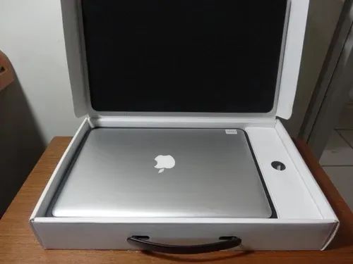 MacBook Pro 13.3 MD101BZIA (defeito na tela e placa de som) 