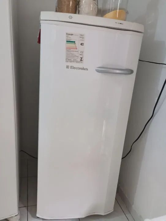 Freezer Vertical Electrolux FE18 145 Litros - Foto 4