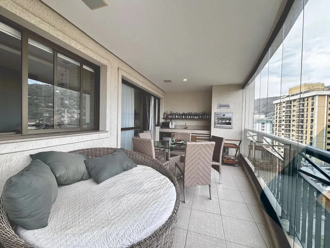 Apartamento à venda em Niterói-RJ, Icaraí: 4 quartos, 1 suíte, 1 sala, 4 banheiros, 2 vaga