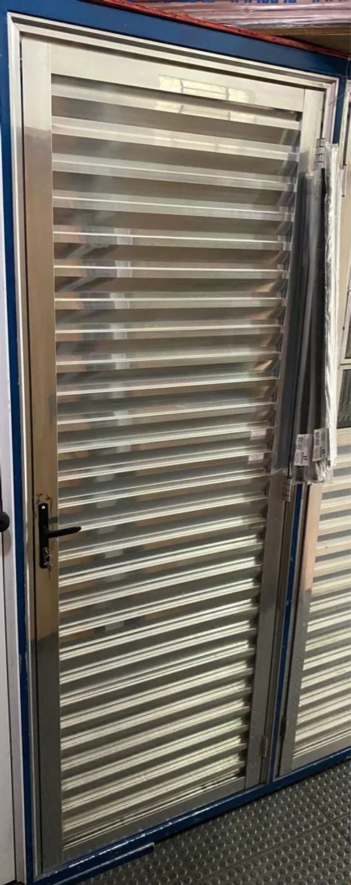 Portas de Alumínio Brilhante 2,10x0,80  - Foto 3