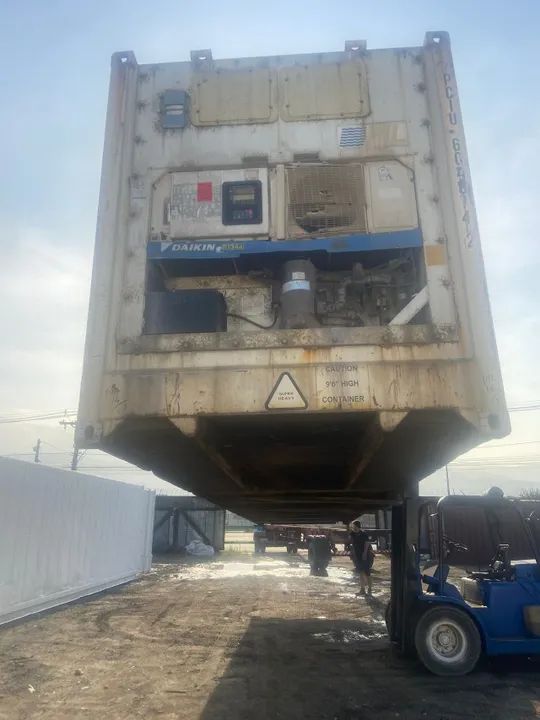 Reefer 12 mts com maquinário de congelamento - Foto 3