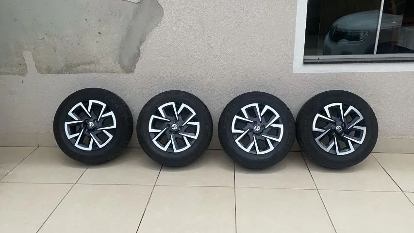 VENDO JOGO DE RODAS E PNEUS SAVEIRO G5